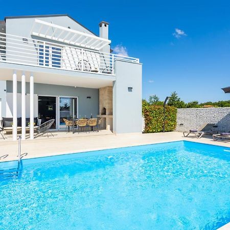 Villa Ovis Peresiji Exteriör bild