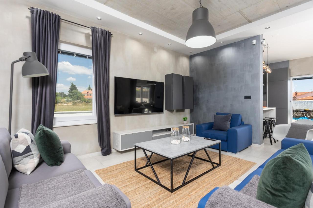 Villa Ovis Peresiji Exteriör bild